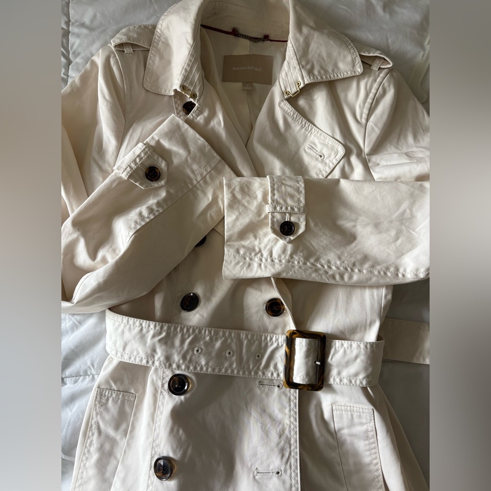 Banana Republic Cream Double-Breasted Trench Coat - Picture 6 of 9